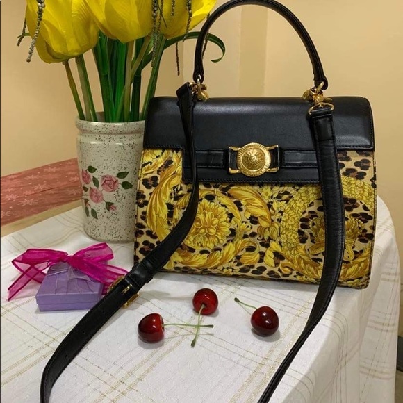 SOLD VERSACE VINTAGE GOLD BAROQUE LEOPARD PRINT 💯 authentic Final Price - Picture 6 of 16